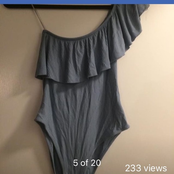 Woman’s shirts - Picture 2 of 5